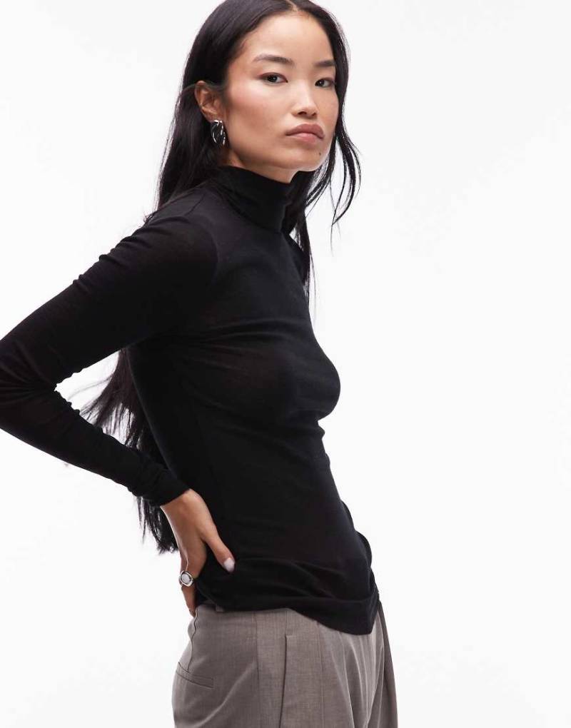 ARKET - Halbtransparentes Strickoberteil aus Merinowolle in Schwarz mit Rollkragen von Arket