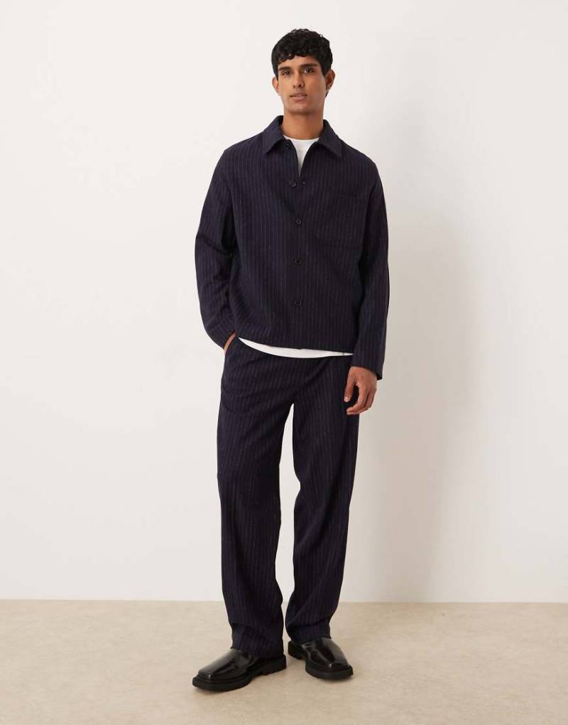 ARKET - Hose aus Wollmix in Marineblau mit Nadelstreifen und Kragen, Kombiteil-Schwarz von Arket