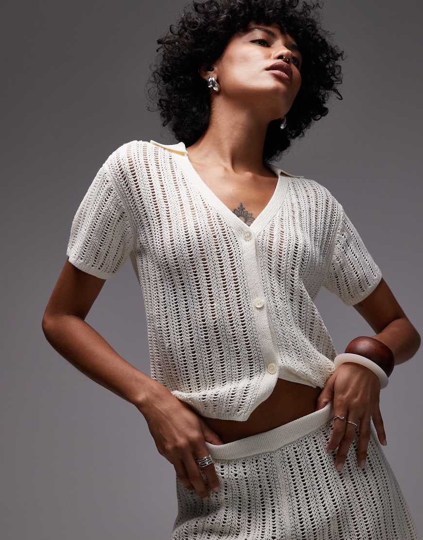 ARKET - Kurzärmeliges Strandhemd in Wollweiß mit locker gewebtem Design und Knopfleiste von Arket