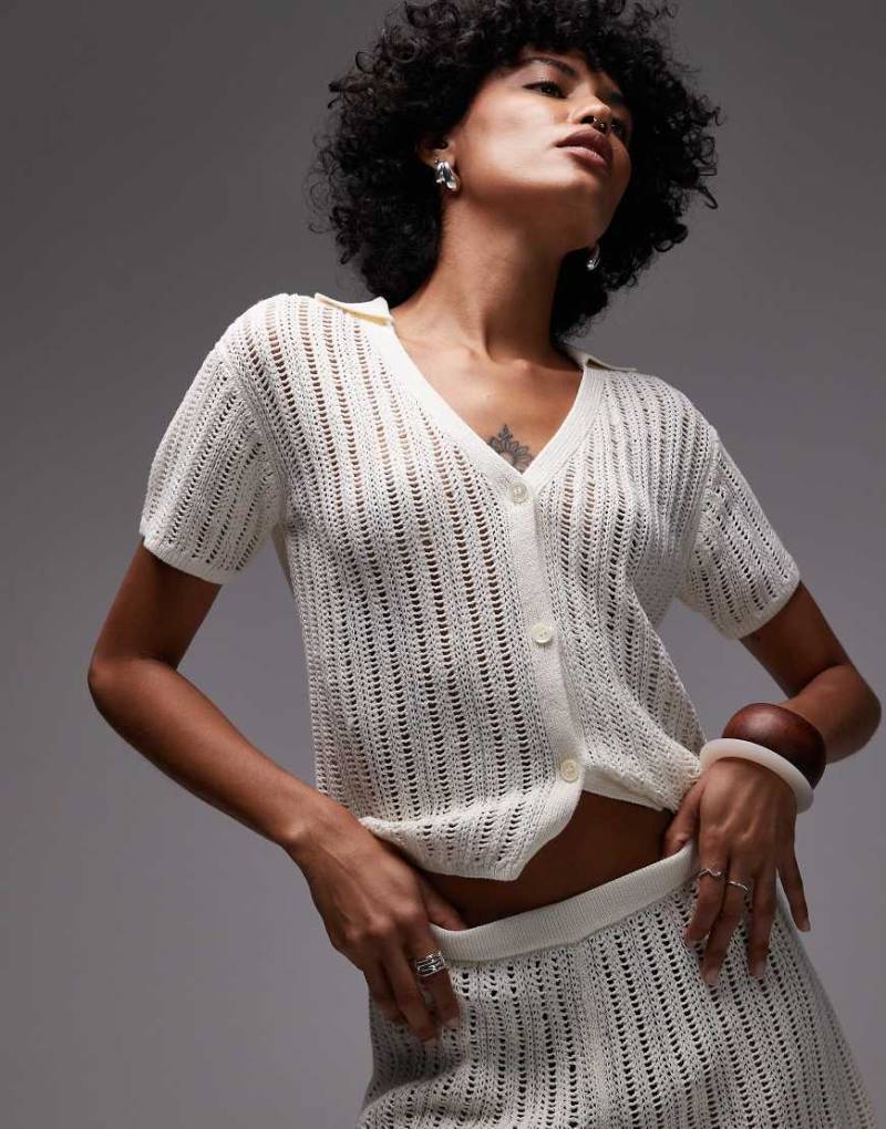 ARKET - Kurzärmeliges Strandhemd in Wollweiß mit locker gewebtem Design und Knopfleiste von Arket