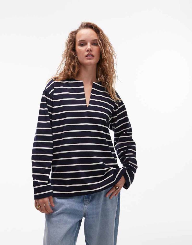 ARKET - Langärmliges, gestreiftes Oversize-T-Shirt aus Jersey in Marineblau und Weiß mit offenem V-Ausschnitt und Seitenschlitzen-Bunt von Arket