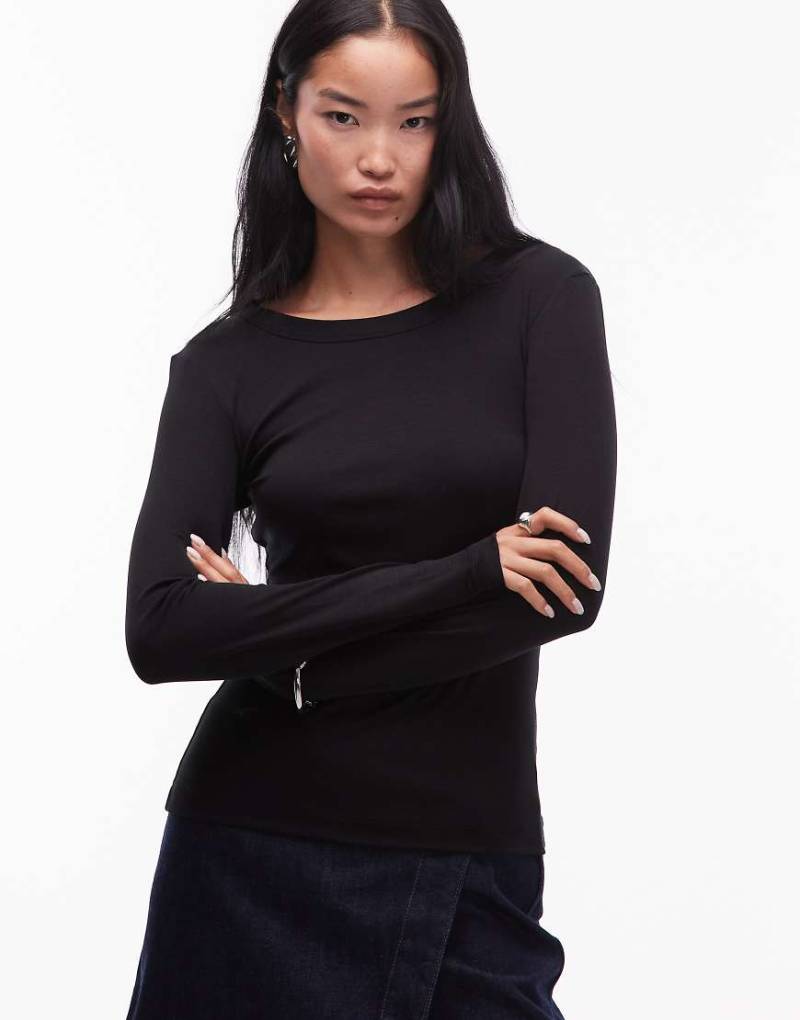 ARKET - Langärmliges Jersey-Oberteil in geripptem Schwarz mit U-Boot-Ausschnitt von Arket