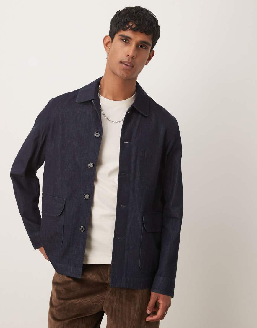 ARKET - Locker geschnittene Jeansjacke in dunkelblauer Waschung mit Brusttasche von Arket