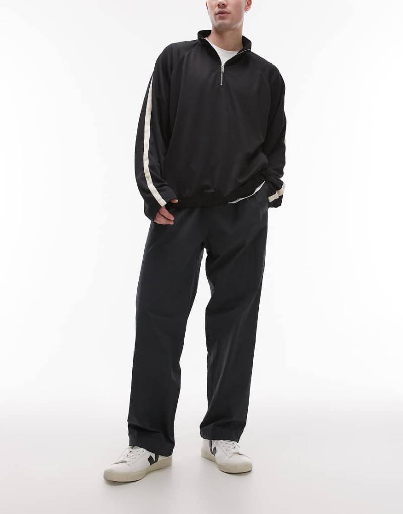 ARKET - Locker geschnittene Nylon-Funktionshose in Dunkelgrau mit Tunnelzug von Arket