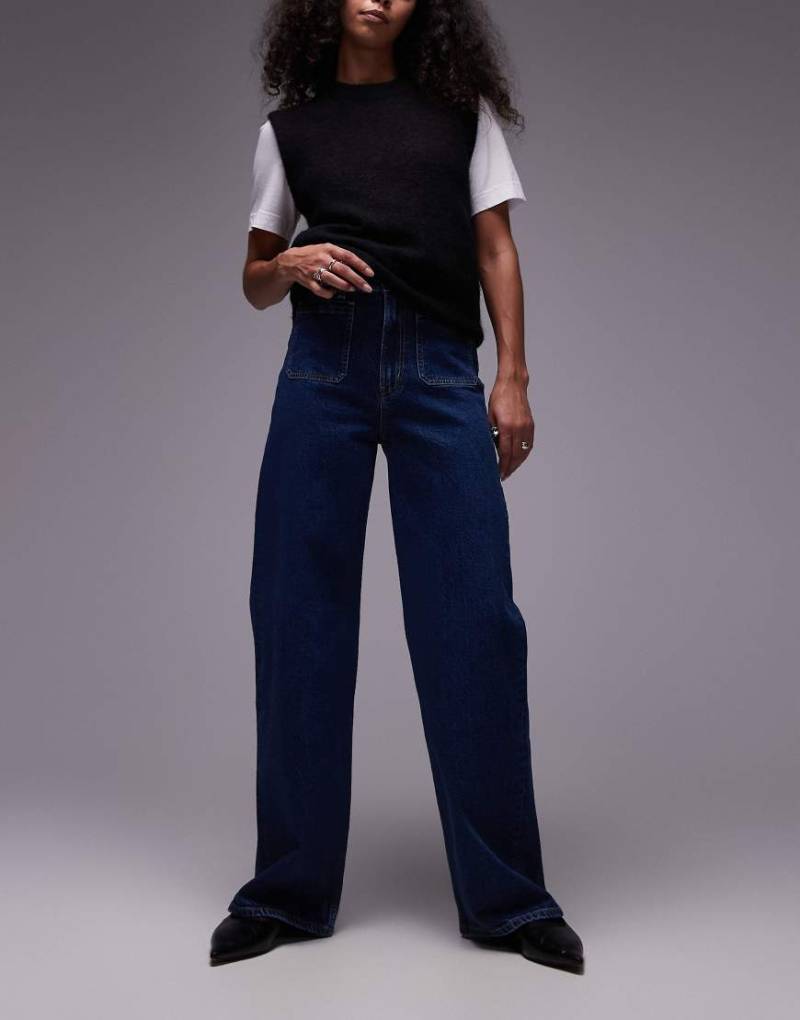 ARKET - Lupine - Weit geschnittene Jeans in dunkelblauer Waschung mit hohem Bund von Arket