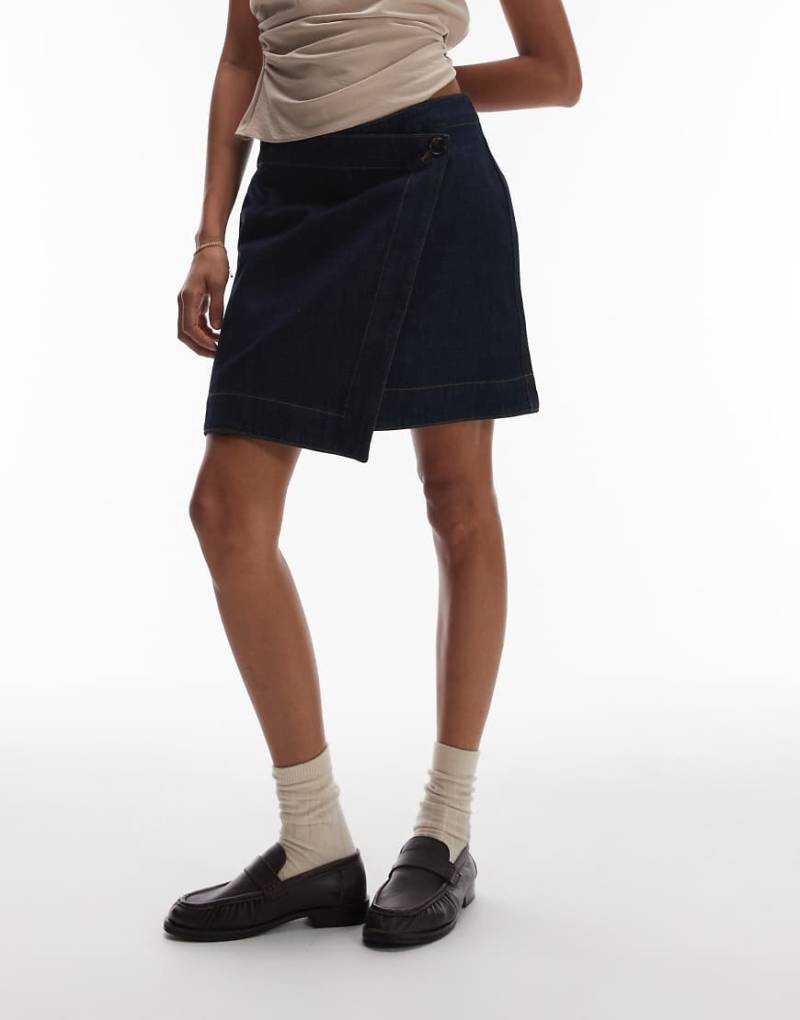 ARKET - Mini-Jeansrock in verwaschenem Dunkelblau mit Wickeldetail-Marineblau von Arket