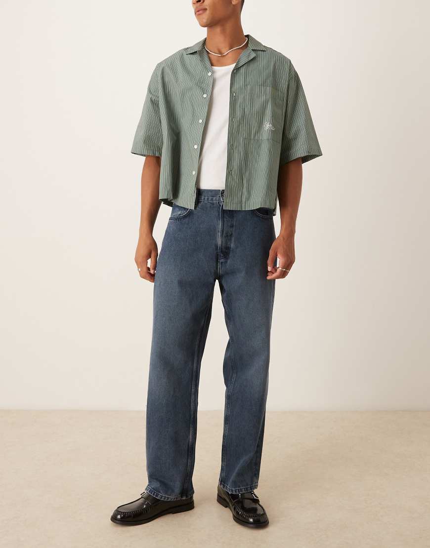 ARKET - Mist - Weite Jeans in Blau mit niedrigem Bund und weitem Bein ARKET - Mist - Weite Jeans in Blau mit niedrigem Bund und weitem Bein von Arket