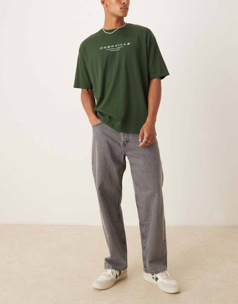 ARKET - Mist - Weite Jeans in grauer Waschung mit niedrigem Bund und weitem Bein von Arket