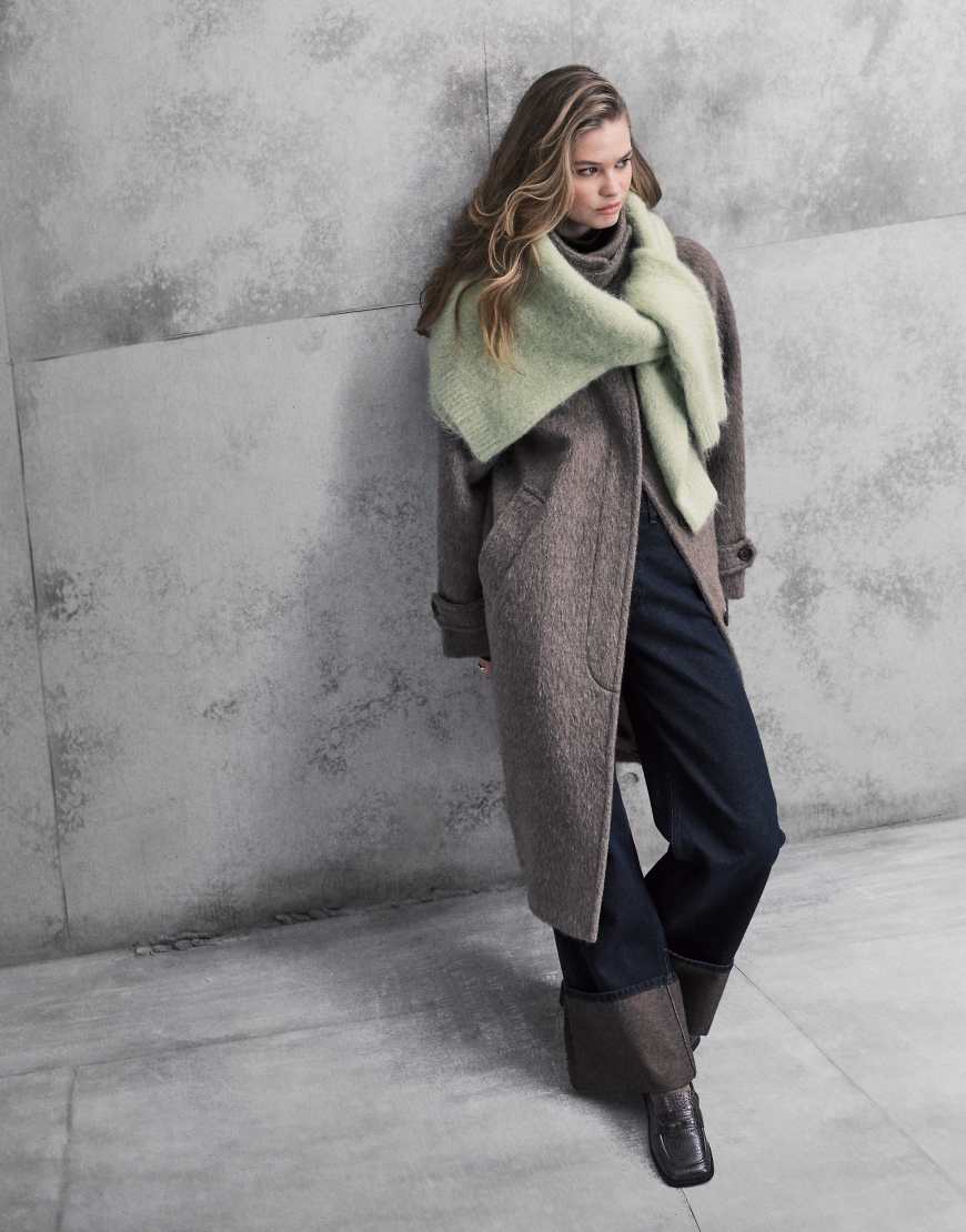 ARKET - Mittellanger Oversize-Mantel aus Wolle und Alpakawolle in dunklem Maulwurfsbraun-Brown von Arket