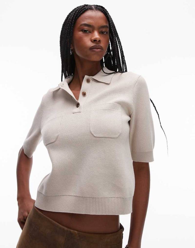 ARKET - Oberteil aus kompaktem Strick in Beige mit geknöpftem Polokragen-Neutral von Arket