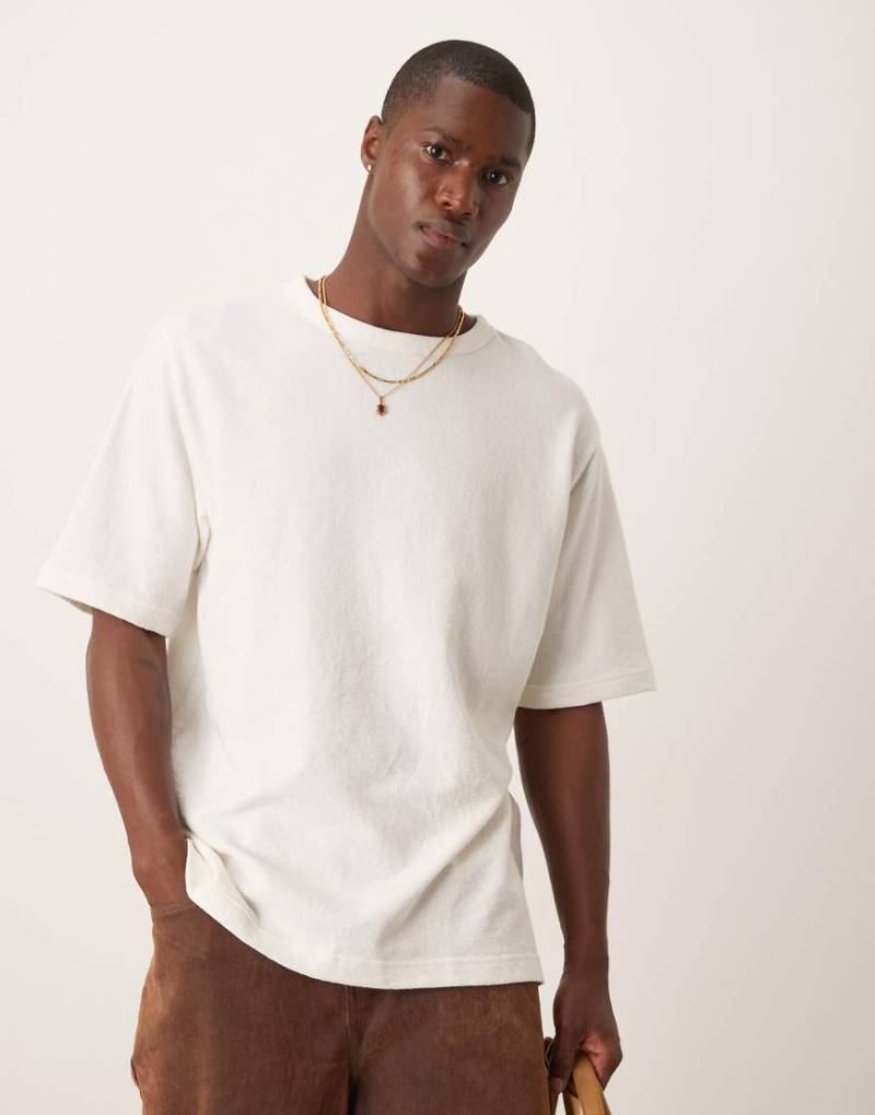 ARKET - Oversize-T-Shirt aus schwerem Bouclé-Jersey in Weiß mit weicher Haptik von Arket