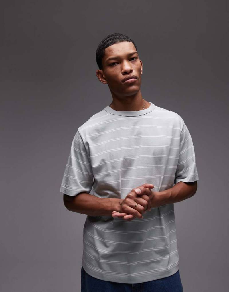 ARKET - Oversize-T-Shirt aus schwerem Jersey in Grau mit weißen Streifen-Grün von Arket