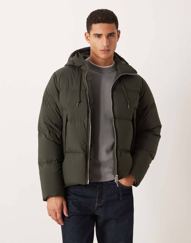 ARKET - Pufferjacke in Khaki mit Daunenfüllung und Kapuze-Grün von Arket