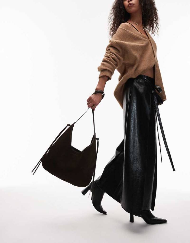 ARKET - Pure - Tragetasche aus echtem Wildleder in Braun mit Quasten-Brown von Arket