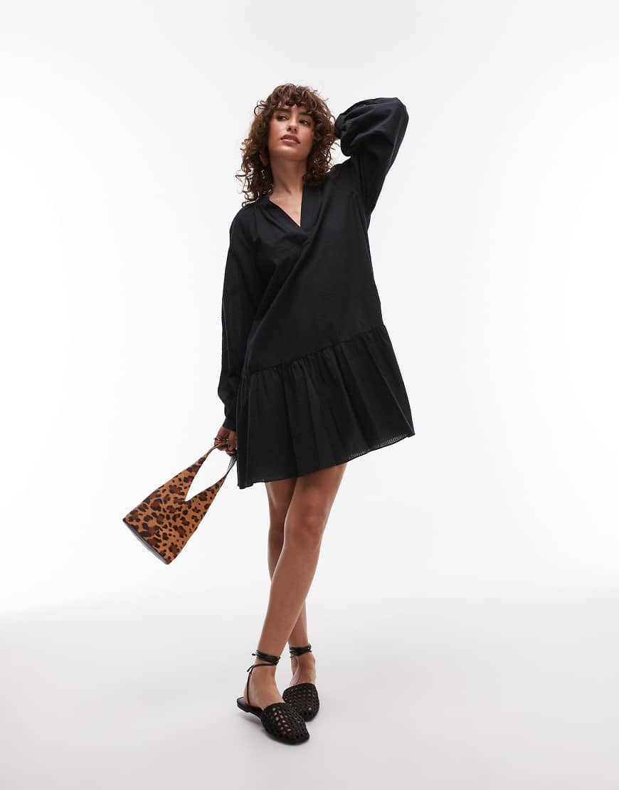 ARKET - Seersucker-Minikleid in Schwarz mit gestuftem Saum und Puffärmeln von Arket