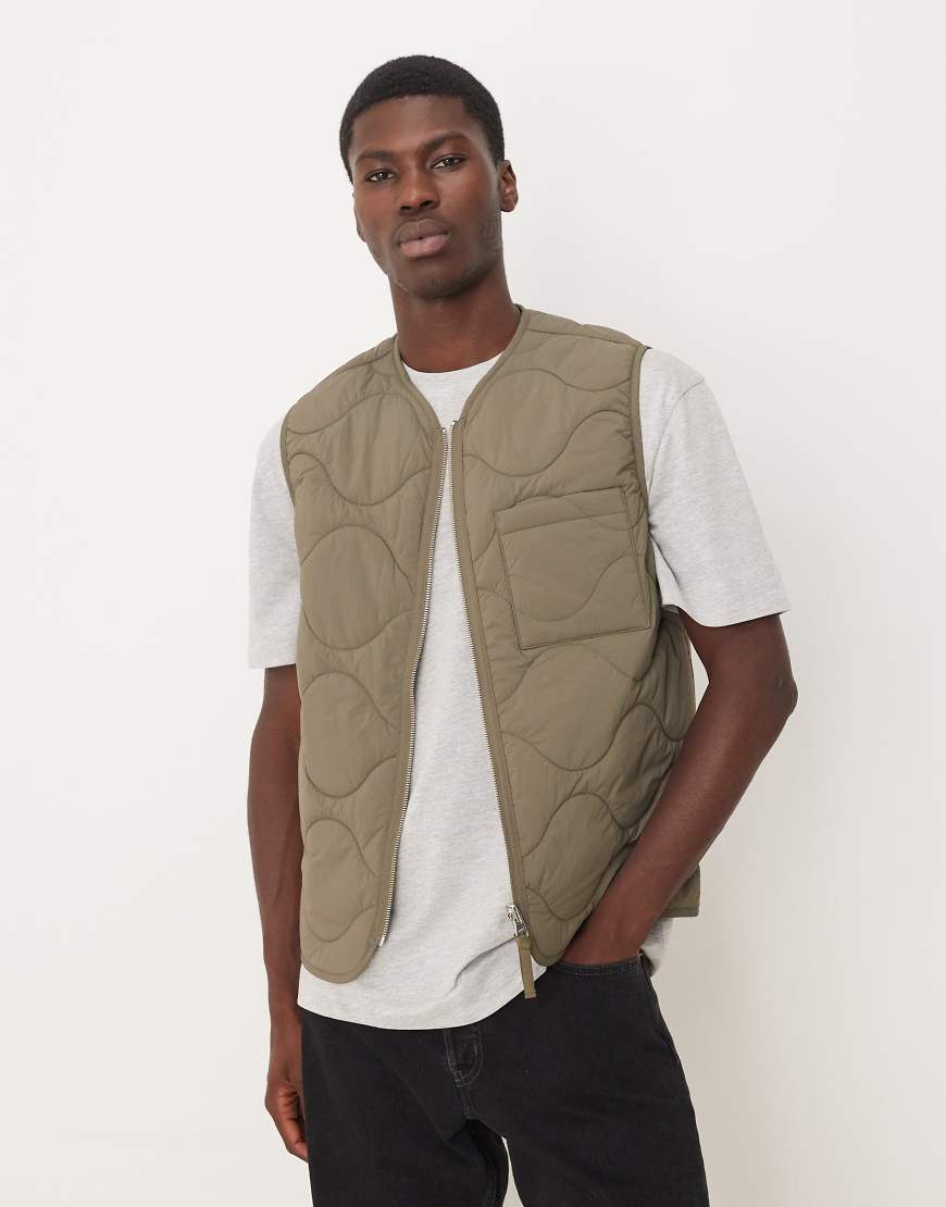 ARKET - Steppweste in Khaki mit Reißverschluss vorn-Grün ARKET - Steppweste in Khaki mit Reißverschluss vorn-Grün von Arket