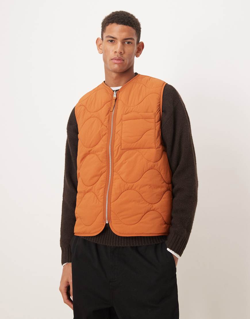 ARKET - Steppweste in Orange mit Reißverschluss-Rot von Arket