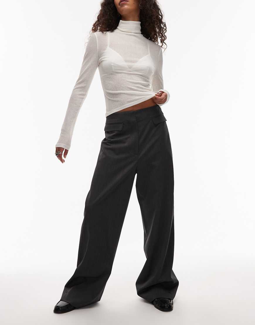 ARKET - Straight-Fit-Hose in Grau mit hohem Wollanteil und Knopfverschluss am Knöchel von Arket