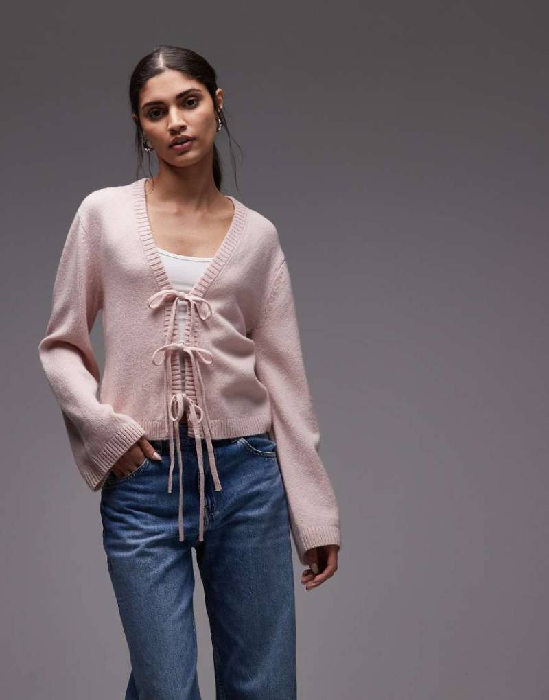 ARKET - Strickjacke aus reiner Wolle in Hellrosa mit gebundener Vorderseite und V-Ausschnitt-Orange von Arket