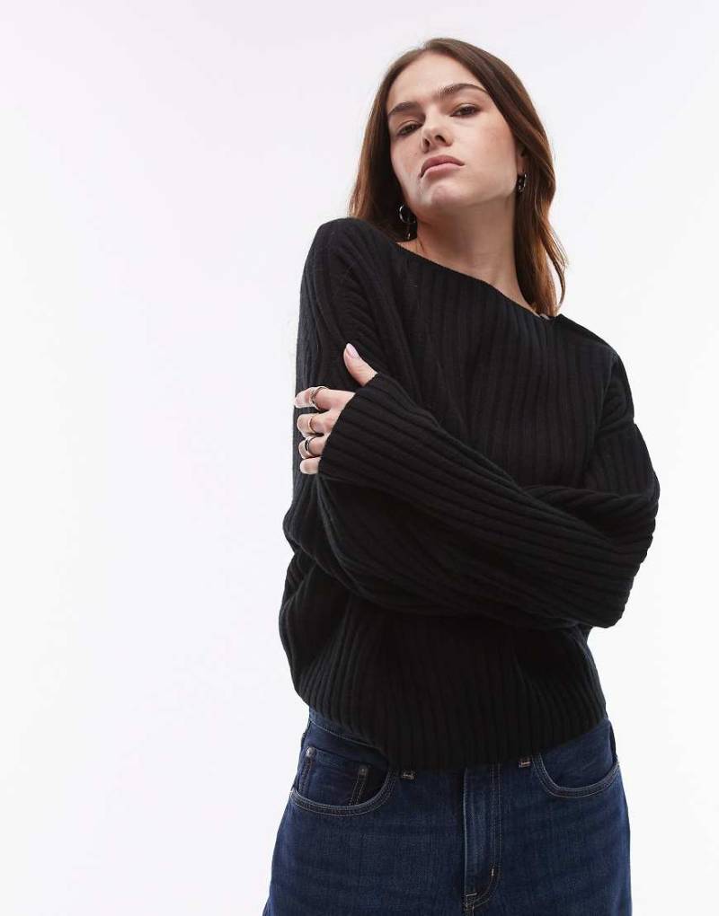 ARKET - Strickpullover aus Wolle in Schwarz mit asymmetrischem, schulterfreien Ausschnitt von Arket