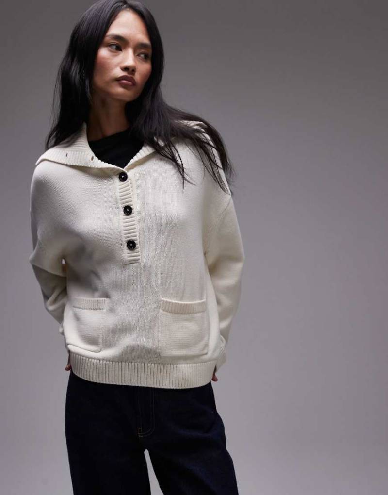 ARKET - Strickpullover in Wollweiß mit großem geknöpftem Kragen von Arket