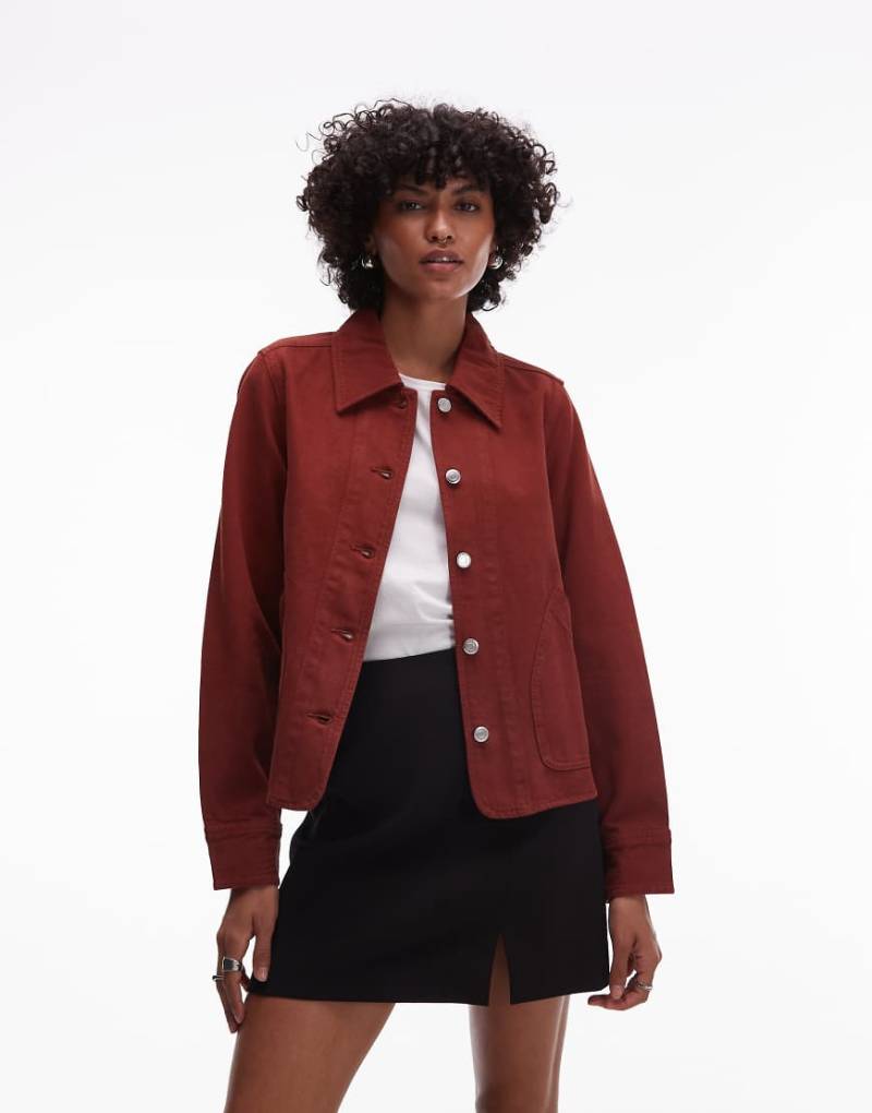 ARKET - Überfärbte Jeans-Hemdjacke in Rostrot mit Kontrastkragen von Arket