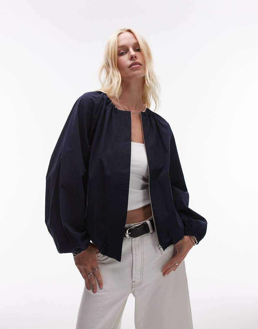 ARKET - Voluminöse Jacke aus reiner Baumwolle in Marineblau mit Ballonsaum und Knebelverschluss von Arket