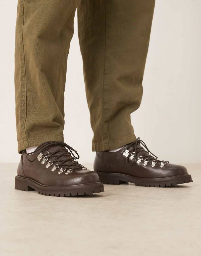 ARKET - Wanderschuhe aus Leder in Kieselbraun mit kurzem Schaft-Brown von Arket