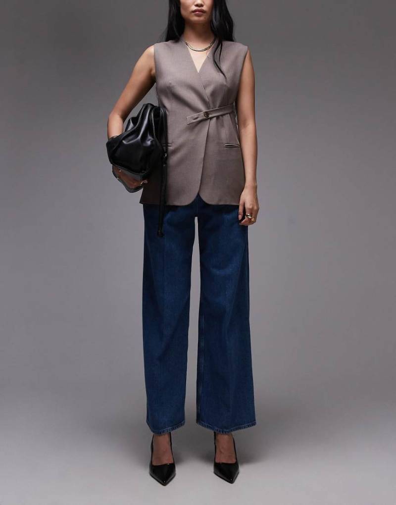 ARKET - Weite Jeans aus superweichem Denim in verwaschenem Mittelblau mit tailliertem Bund und Falten vorne von Arket