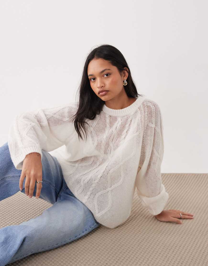 ARKET - Zopfstrickpullover in Weiß mit Rundhalsausschnitt-Rosa von Arket