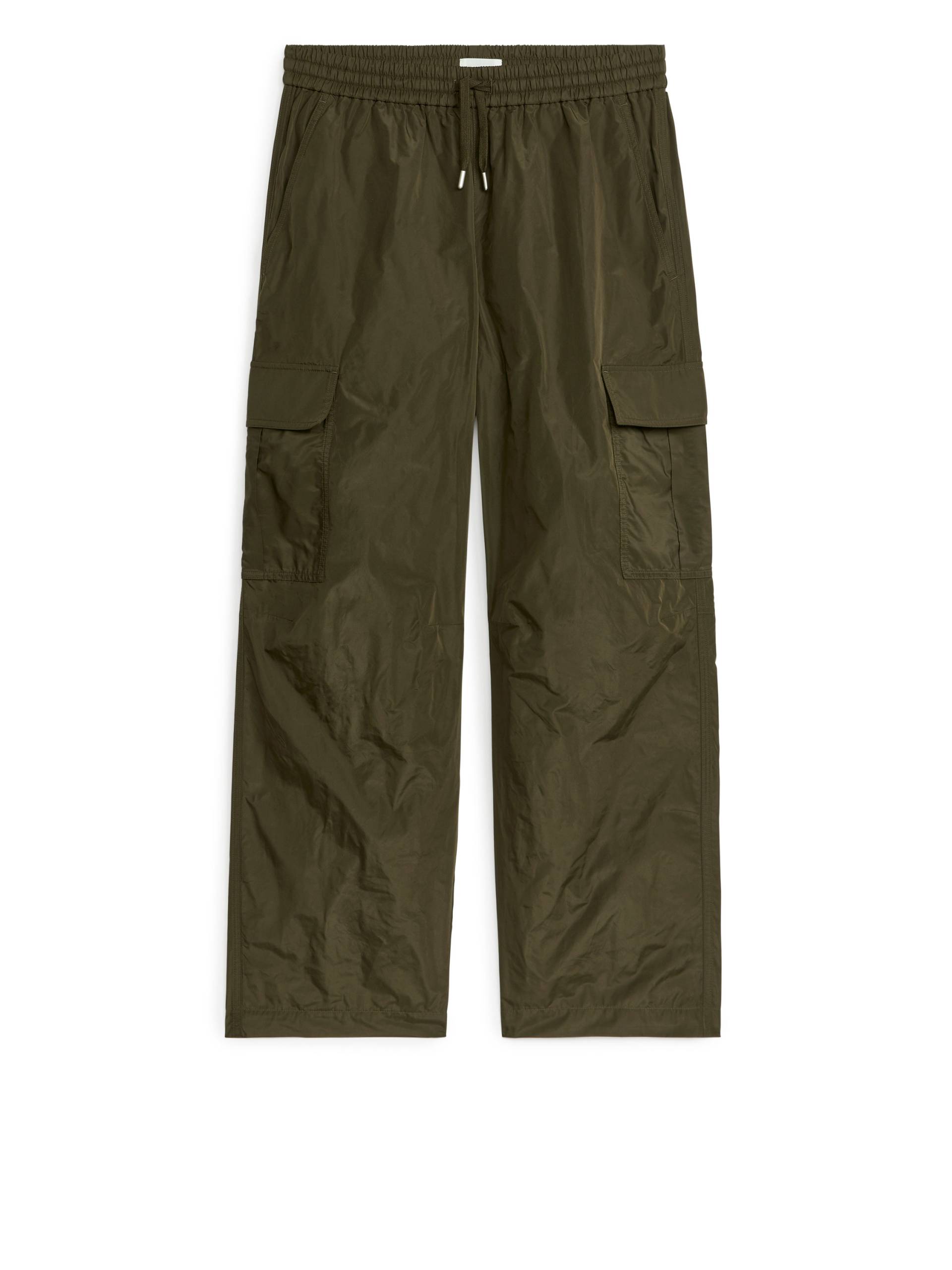 Arket Cargo-Hose aus Taft Dunkles Khaki, Gepäck in Größe L. Farbe: Dark khaki green von Arket