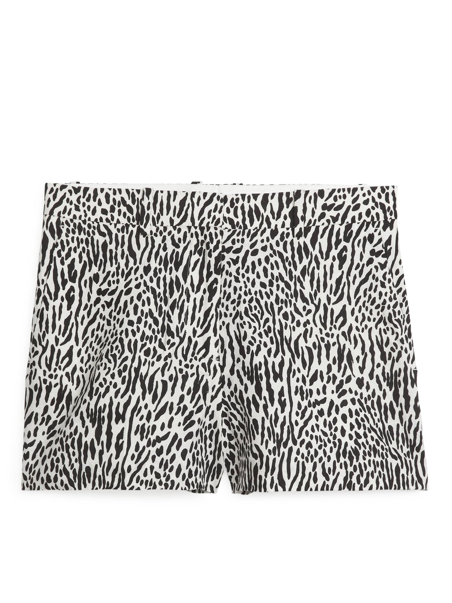 Arket Leinen-Shorts Cremeweiß/Schwarz in Größe 44. Farbe: Off white/black von Arket