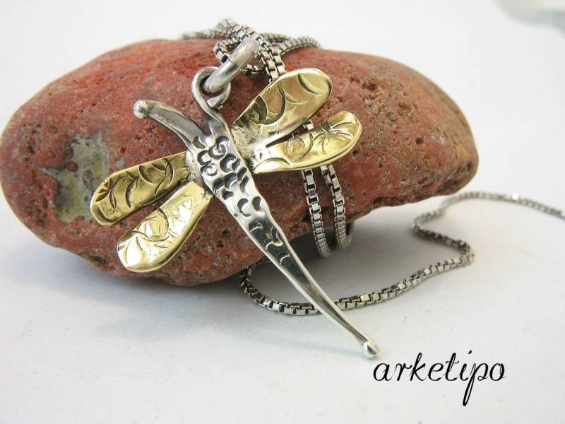 Handgemachte Halskette Aus Sterlingsilber Und Messing Mit Einer Sterlingsilberkette von Arketipo