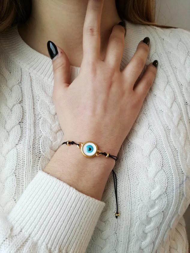 Blaues Augenarmband, Rundes Blaues Auge Aus Messing Und Emaille Auf Schwarzer Kordel, Makramee Armband, Augen Freundschaftsarmband, Boho Manschette von ArktosArt