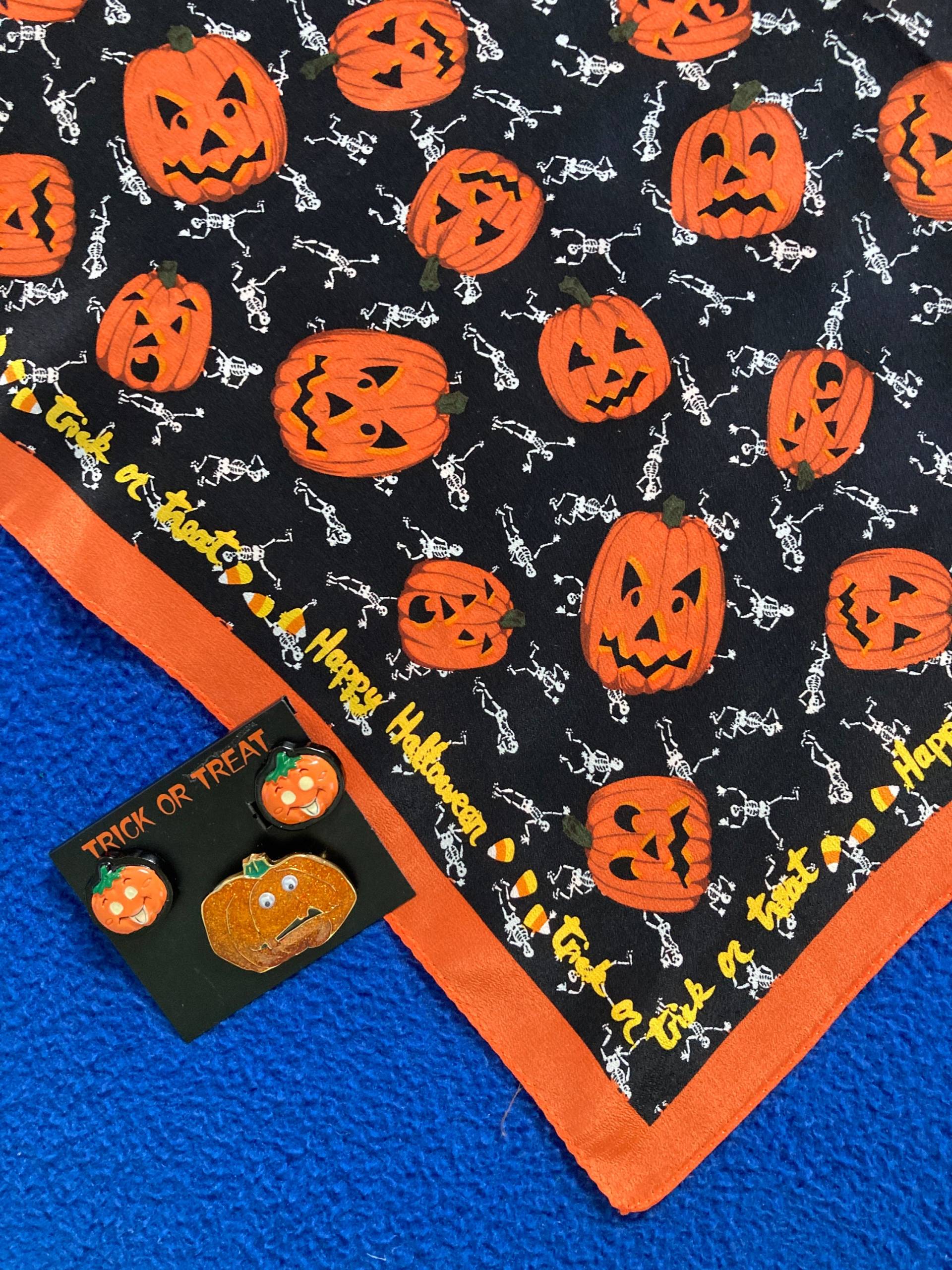 Schal/Schmuck Für Halloween, Seidenschal, Ohrclips | Alles Auf Dem Foto Zum Kauf Inklusive Schal/Schmuck Für Halloween, Seidenschal, Ohrclips | Alles Auf Dem Foto Zum Kauf Inklusive von ArlaVintageTreasures