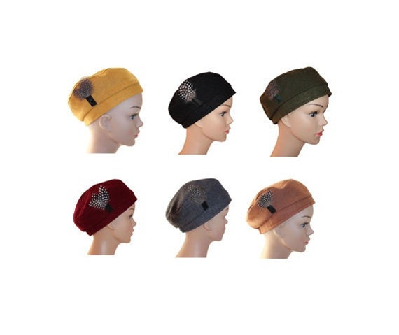 Baskenmützen Aus Wollstoff Mit Akzenten Echten Federn, Sechs Farben Zur Auswahl von ArlekinCreation