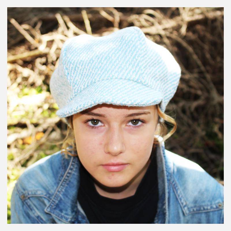 Gavroche-Mütze Aus Wolle in Himmelblau Und Ecru Mit Fischgrätenmuster von ArlekinCreation