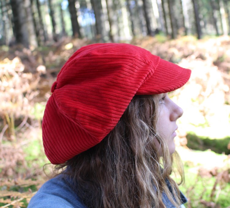 Rote Gavroche-Mütze Aus Cord von ArlekinCreation