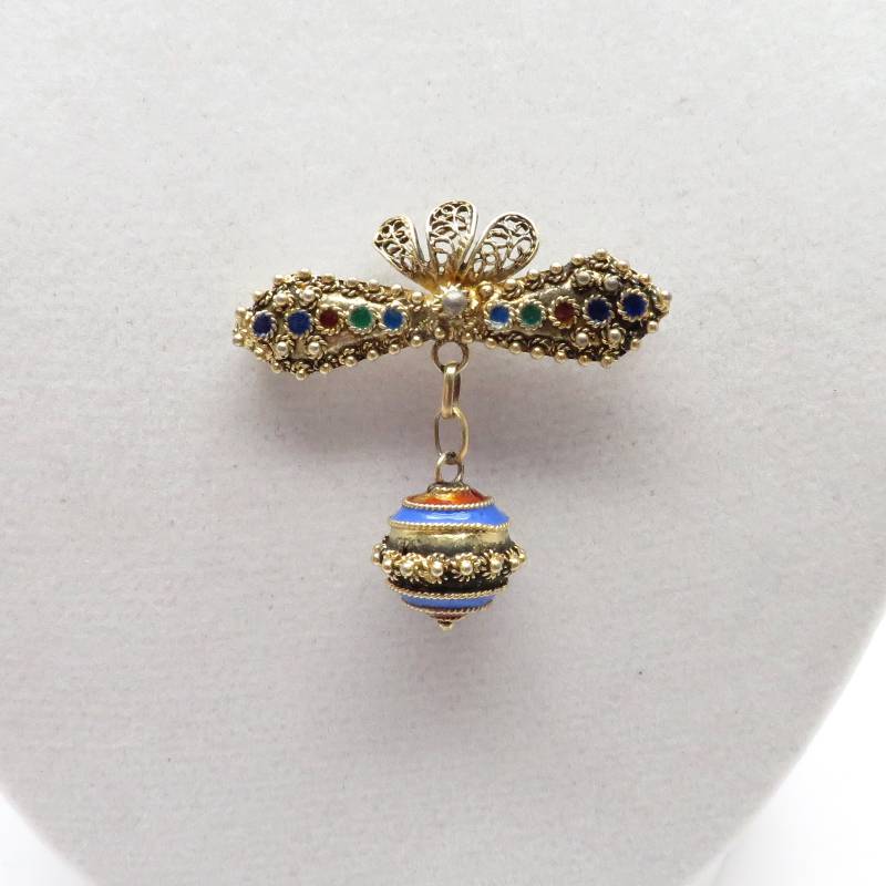 Hübsche Vintage Filigrane Gold Über Sterling Emaille Bar Mit Baumeln Kugel Pin/Brosche von ArlieJewelryEtc