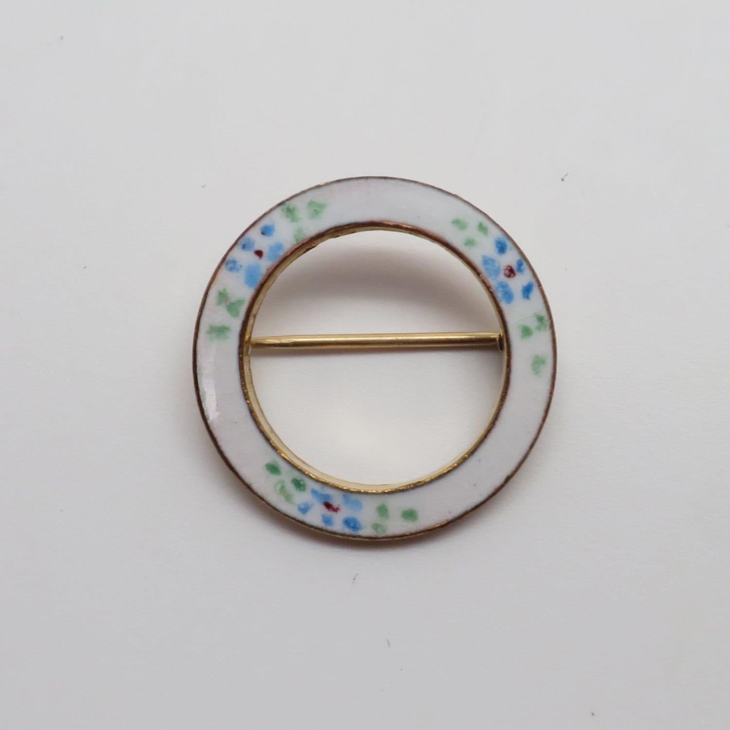 Süße Vintage Emaille Kreis Pin/Brosche von ArlieJewelryEtc