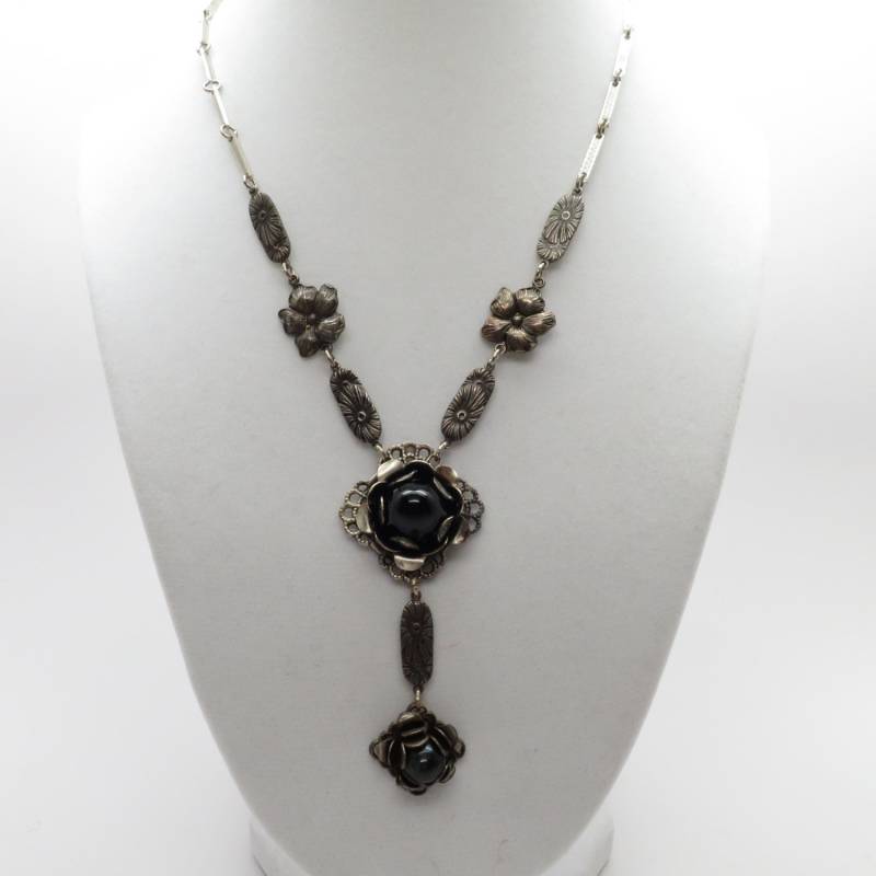 Vintage 16" Schwarze Blume Halskette Mit 2 3/4" Black Flower Drop von ArlieJewelryEtc