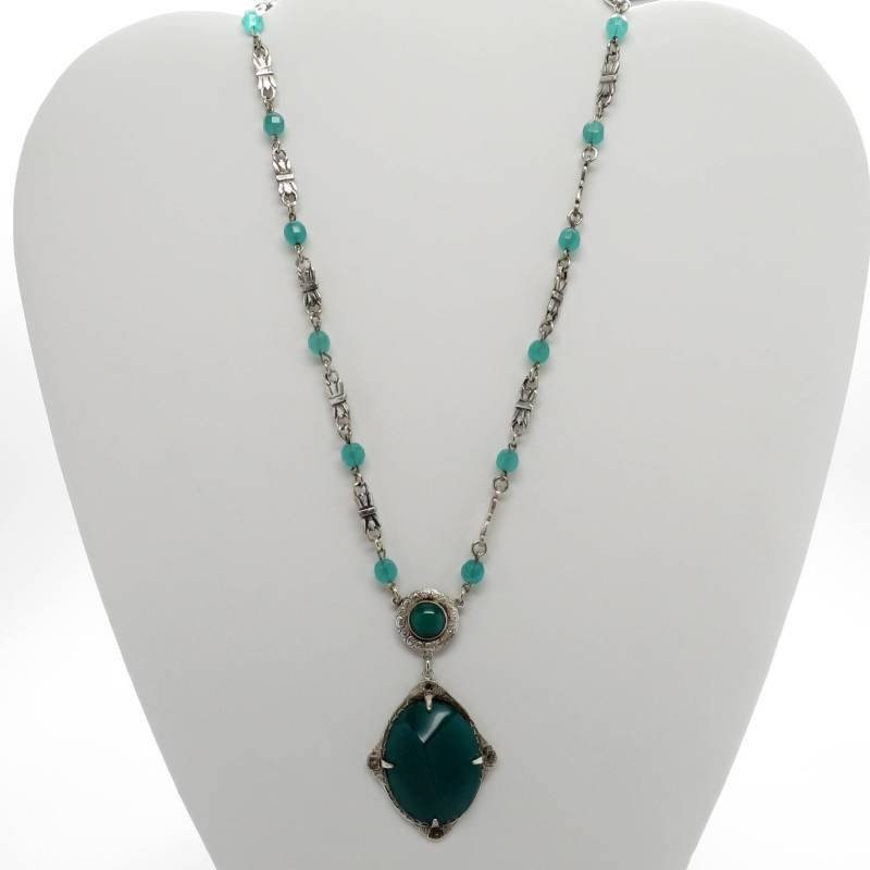 Vintage Art Deco Glas Chrysopras & Grüne Perlen Halskette/Großer Glasstein Anhänger von ArlieJewelryEtc