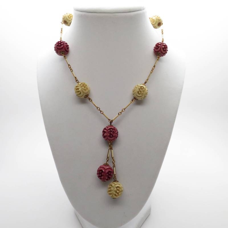 Vintage Holzperlenkette Mit Weißen Emaille-Gliedern Und Einem 2 1/2" Langen Tropfen von ArlieJewelryEtc