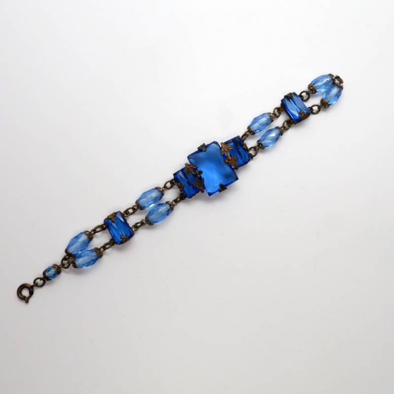 Vintage Jugendstil 3/4" Breites Armband Set Mit Einer Reihe Von Multi-Cut Und Facettierten Glas Simulierte Saphire & Andere Blaue Perlen von ArlieJewelryEtc