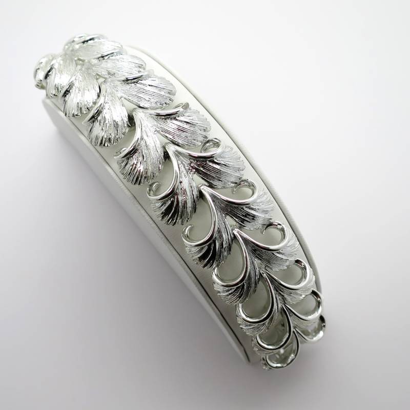 Vintage Lisner Weiß Modernes Wirbelblatt Herz Motiv Gliederarmband. 6 3/4" Traumhaft von ArlieJewelryEtc