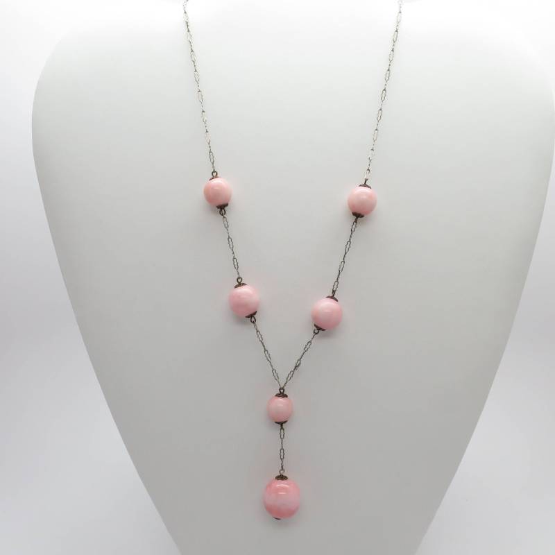 Vintage Rosa Glasperlenkette An Verschnörkelter Weißer Basis Metallkette von ArlieJewelryEtc