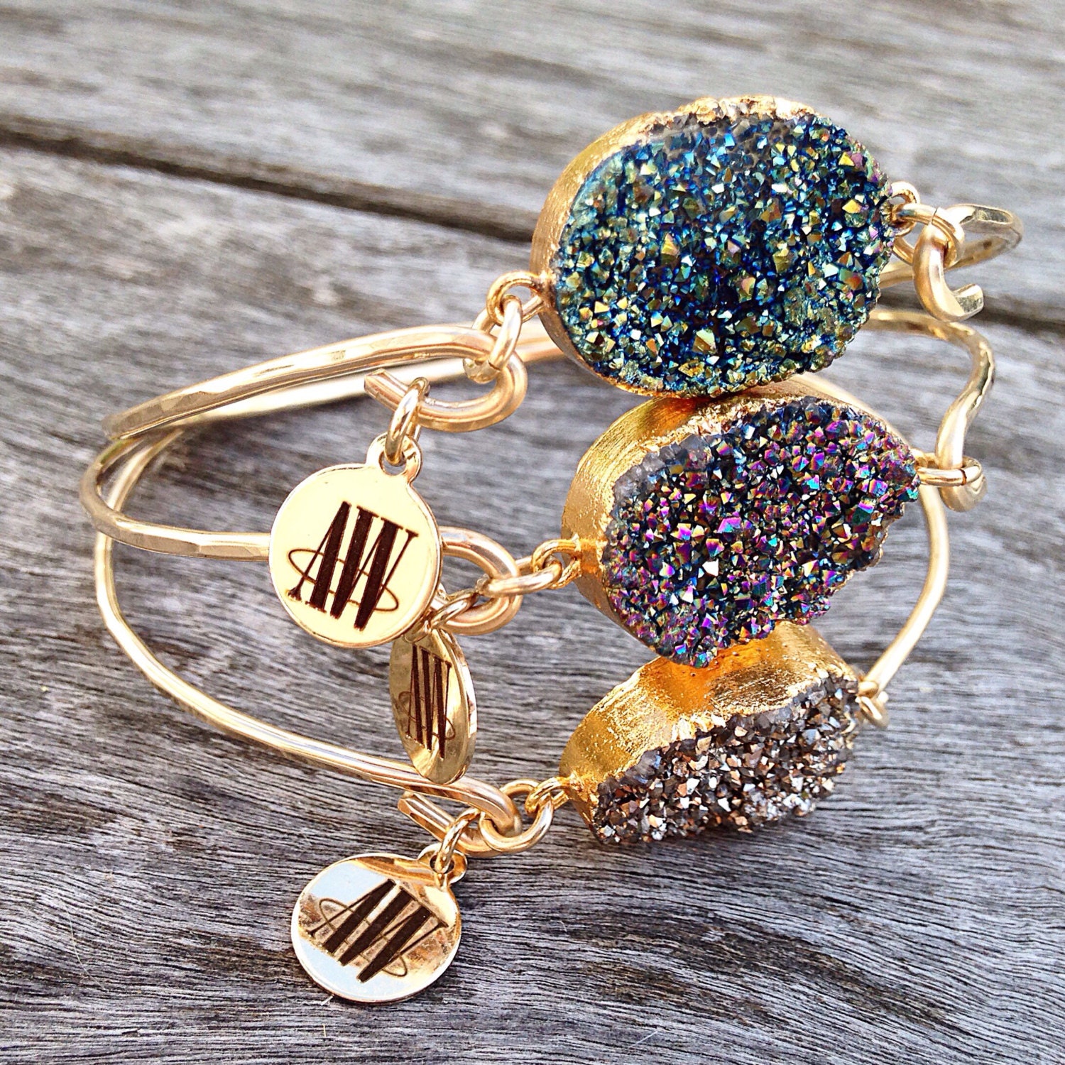 Aveline Oval Druzy Armband | Erhältlich in Regenbogen, Silber, Pfirsich, & Blau-Grün Aveline Oval Druzy Armband | Erhältlich in Regenbogen, Silber, Pfirsich, & Blau-Grün von ArmWireJewelry