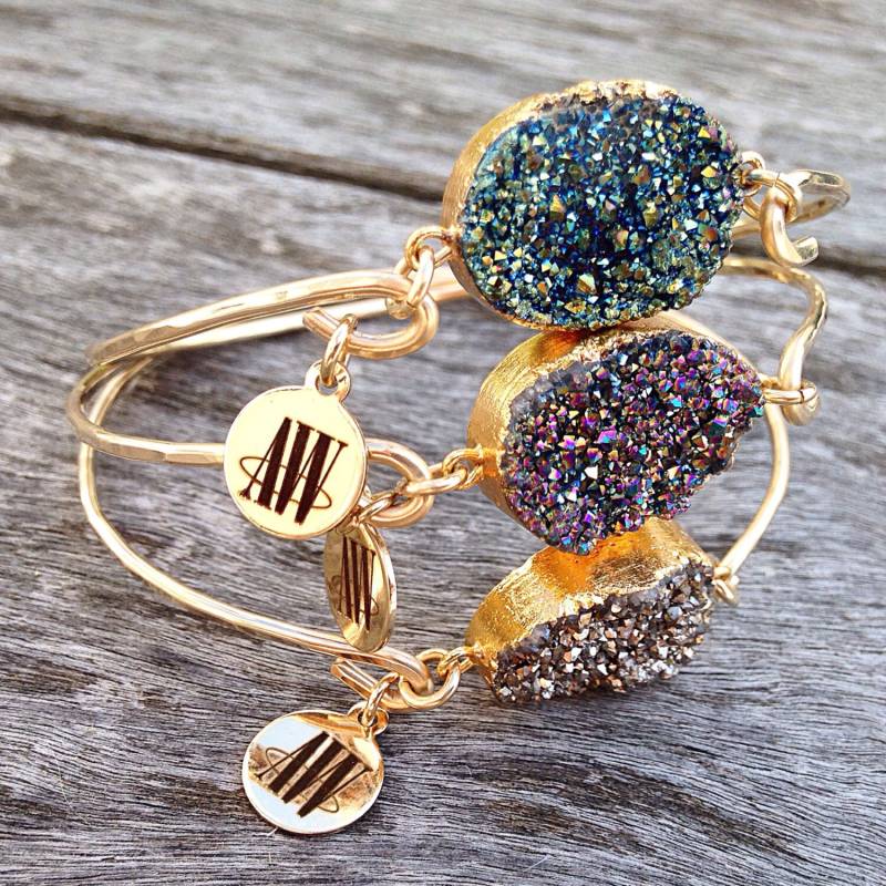 Aveline Oval Druzy Armband | Erhältlich in Regenbogen, Silber, Pfirsich, & Blau-Grün Aveline Oval Druzy Armband | Erhältlich in Regenbogen, Silber, Pfirsich, & Blau-Grün von ArmWireJewelry