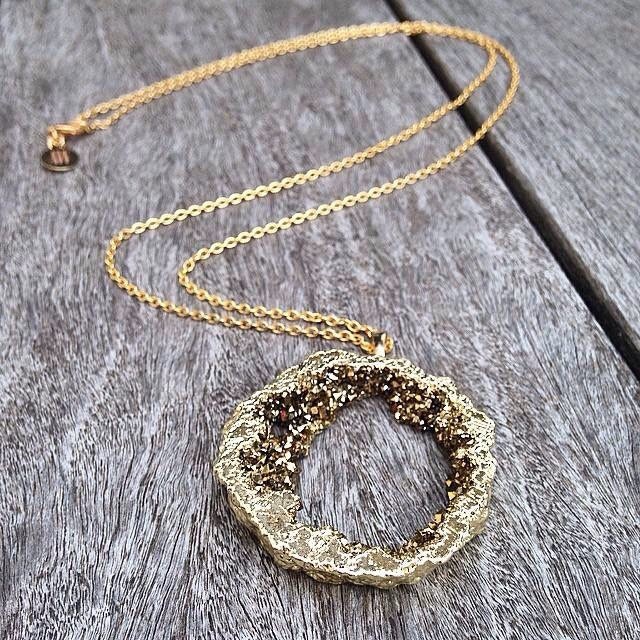 Eliza Gold Druzy Achat Edelstein Halskette Mit Einer 30 Zoll Kabelkette Eliza Gold Druzy Achat Edelstein Halskette Mit Einer 30 Zoll Kabelkette von ArmWireJewelry