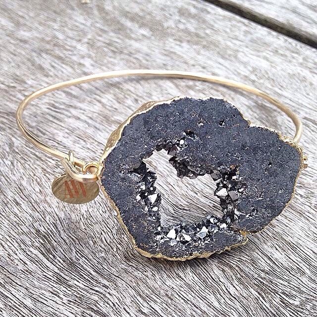 Ronan Charcoal Achat Druzy Armband von ArmWireJewelry